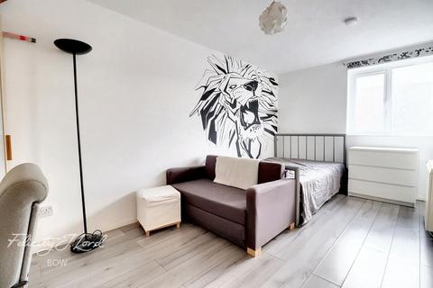 2 bedroom flat to rent, Jarret House, Bow Road, LONDON
