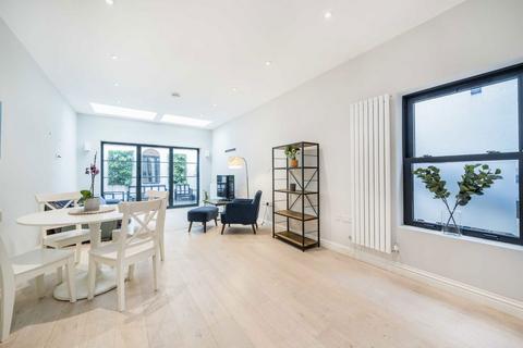 2 bedroom maisonette for sale, Sellincourt Road, London SW17