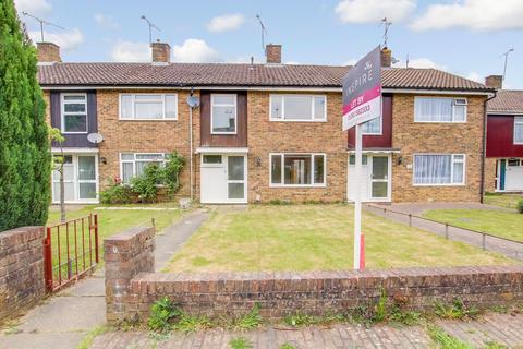 3 bedroom terraced house to rent, Sherwood Walk, Crawley RH10