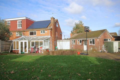 3 bedroom semi-detached house for sale, Barton Road, Langley