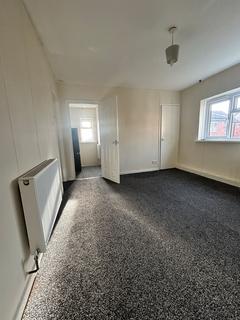 1 bedroom flat to rent, Pine Grove, Batley, WF17