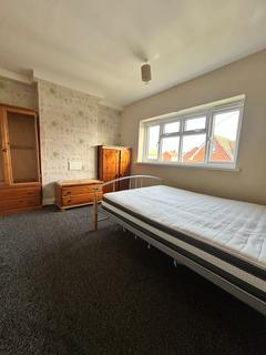 1 bedroom flat to rent, Pine Grove, Batley, WF17