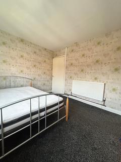 1 bedroom flat to rent, Pine Grove, Batley, WF17