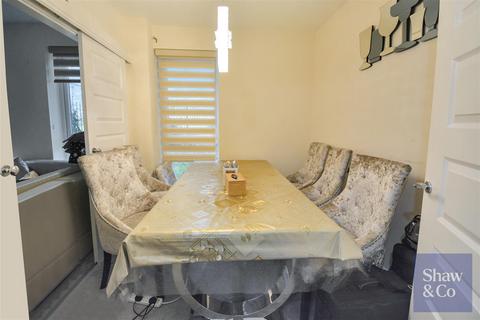 3 bedroom flat for sale, Hunting Place, Hounslow TW5