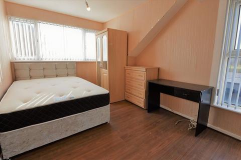 2 bedroom flat to rent, 133 Cardigan Road