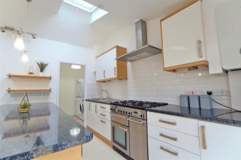 4 bedroom terraced house to rent, Dovercourt Road, Bristol BS7