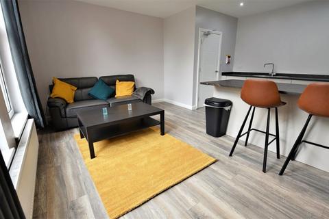 2 bedroom flat to rent, Chapel House, Flat 5