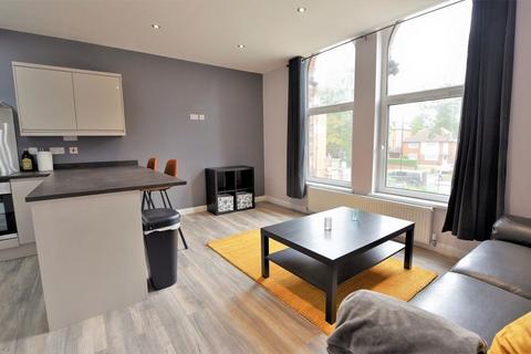2 bedroom flat to rent, Chapel House, Flat 5