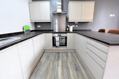 2 bedroom flat to rent, Chapel House, Flat 5