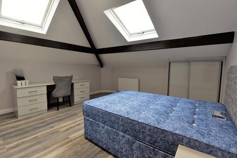 2 bedroom flat to rent, Chapel House, Flat 5