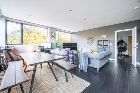 1 bedroom flat for sale, Lower Street, Haslemere, Surrey, GU27