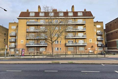 2 bedroom flat for sale, Dock Road, London, E14 8HB