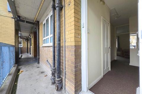 2 bedroom flat for sale, Dock Road, London, E14 8HB