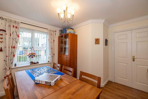 4 bedroom detached house for sale, Burton Road, Kennington, TN24