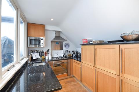 2 bedroom apartment to rent, Grove Park Road London W4