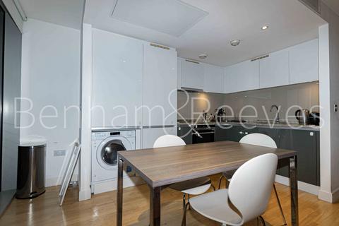 2 bedroom apartment to rent, Marsh Wall, Canary Wharf E14