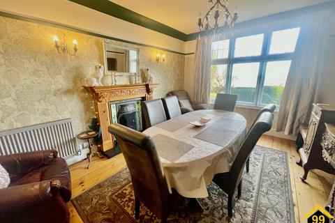 4 bedroom detached house for sale, Bangor Road, Caernarfon, Gwynedd, LL55