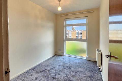 3 bedroom apartment to rent, Dunstable Court, Saint Johns Park, London, SE3