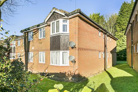 2 bedroom flat for sale, Douglas Court, Westerham, Kent