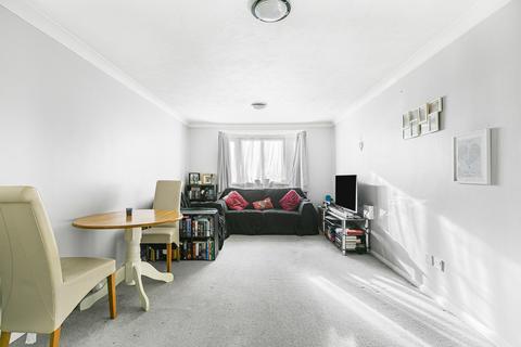 2 bedroom flat for sale, Douglas Court, Westerham, Kent