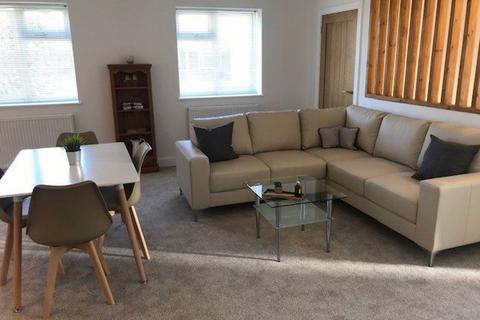 2 bedroom flat to rent, Headley Way