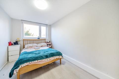 3 bedroom maisonette to rent, Westbridge Road Battersea SW11