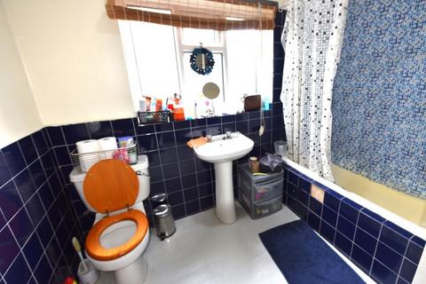 2 bedroom flat to rent, 129 Otley Road