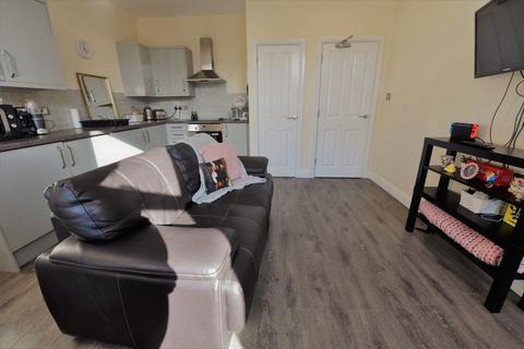 2 bedroom flat to rent, Otley Road