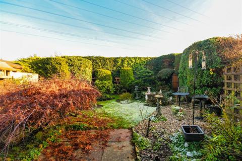 39 Foley Grove, Wombourne, Wolverhampton, WV5 8JA