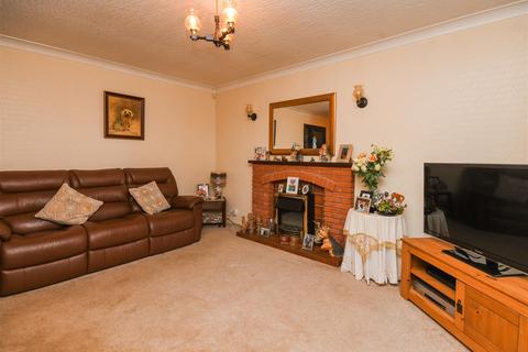 39 Foley Grove, Wombourne, Wolverhampton, WV5 8JA