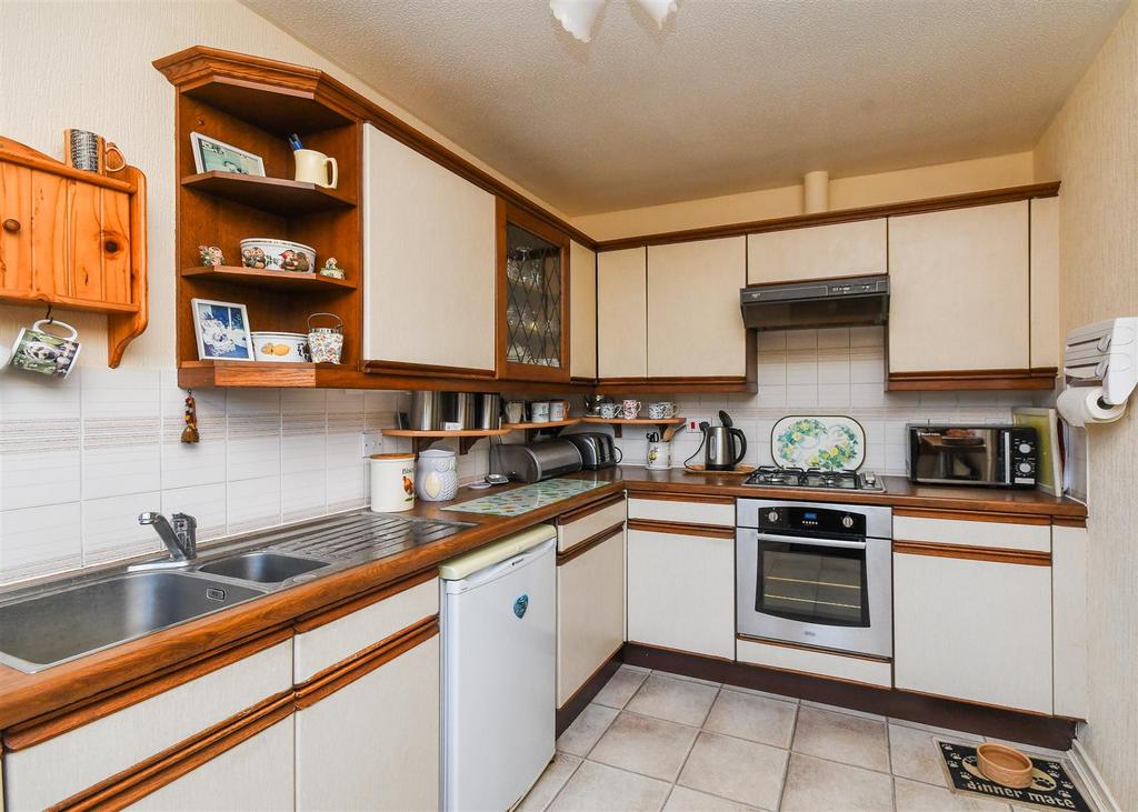 39 Foley Grove - Kitchen (2).jpg