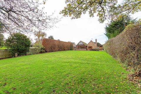 4 bedroom bungalow for sale, Rectory Lane South, Leybourne, ME19