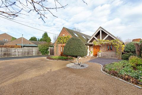 4 bedroom bungalow for sale, Rectory Lane South, Leybourne, ME19