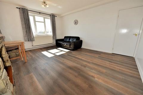 2 bedroom flat to rent, 64A Queenswood Drive