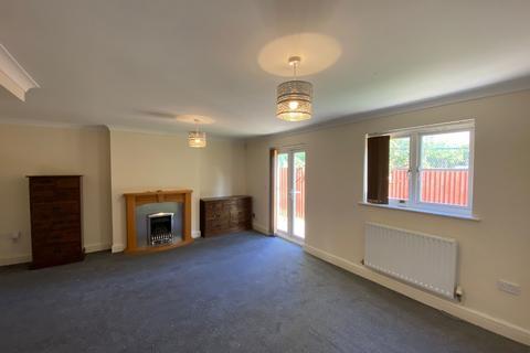 3 bedroom semi-detached house to rent, Spires Gardens, Warrington WA2