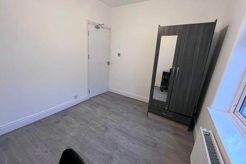 House share to rent, Greenford Road, Greenford, Greater London, UB6