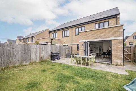 4 bedroom detached house to rent, Orchard Farm Avenue, East Molesey KT8