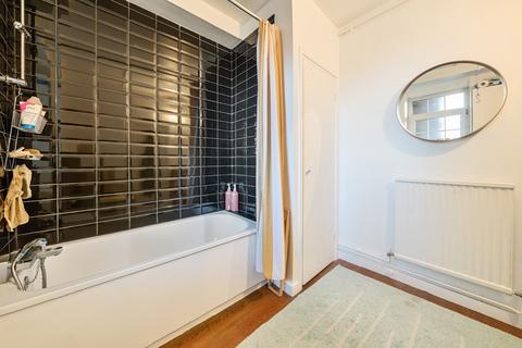 1 bedroom property for sale, Comber Grove, London