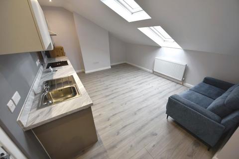 2 bedroom flat to rent, 5 Cardigan Road, Flat 4