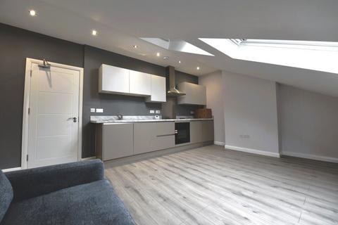 2 bedroom flat to rent, 5 Cardigan Road, Flat 4