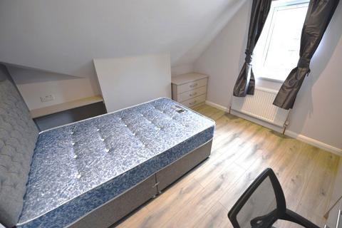 2 bedroom flat to rent, 5 Cardigan Road, Flat 4