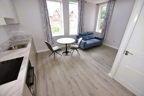 2 bedroom flat to rent, 5 Cardigan Road, Flat 3