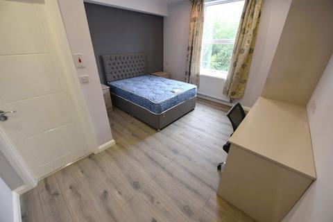 2 bedroom flat to rent, 5 Cardigan Road, Flat 3