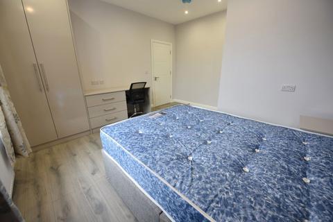 2 bedroom flat to rent, 5 Cardigan Road, Flat 3