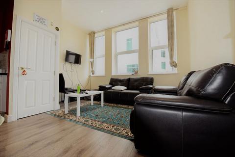 2 bedroom flat to rent, Aire Street