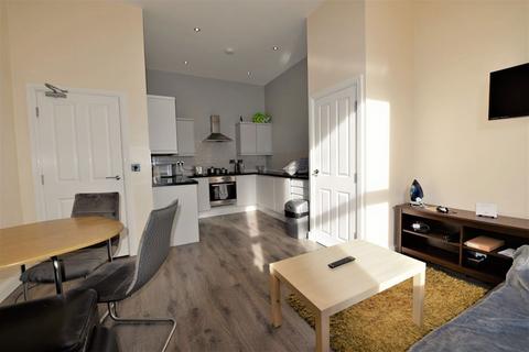 2 bedroom flat to rent, Aire Street