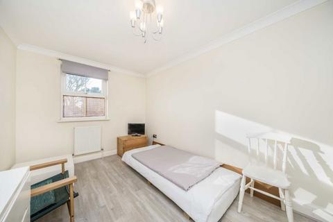 1 bedroom flat for sale, Thames Street, Hampton TW12