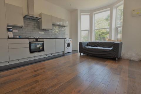 1 bedroom flat to rent, 272.69Kelso Road