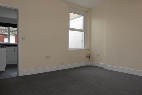 2 bedroom terraced house to rent, Victoria Road, Workington CA14