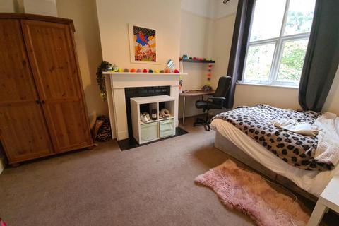 9 bedroom house to rent, Hyde Park Terrace, Leeds